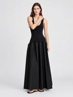 Minimalist Sleeveless Pleated Maxi Dress