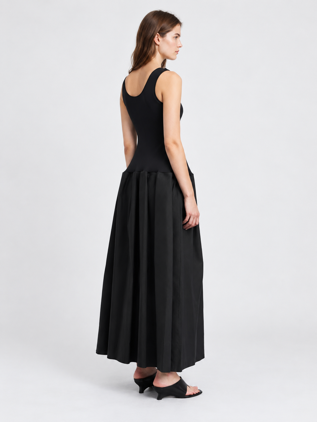 Minimalist Sleeveless Pleated Maxi Dress